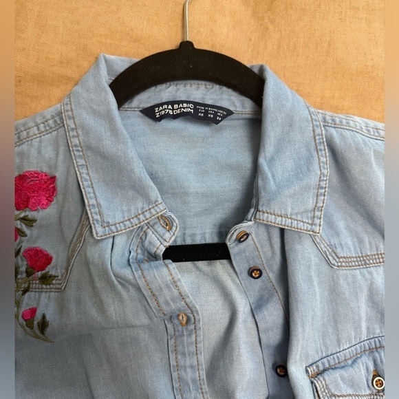 Zara chambray Embroidered flowers button down Denim Shirt - Picture 2 of 7